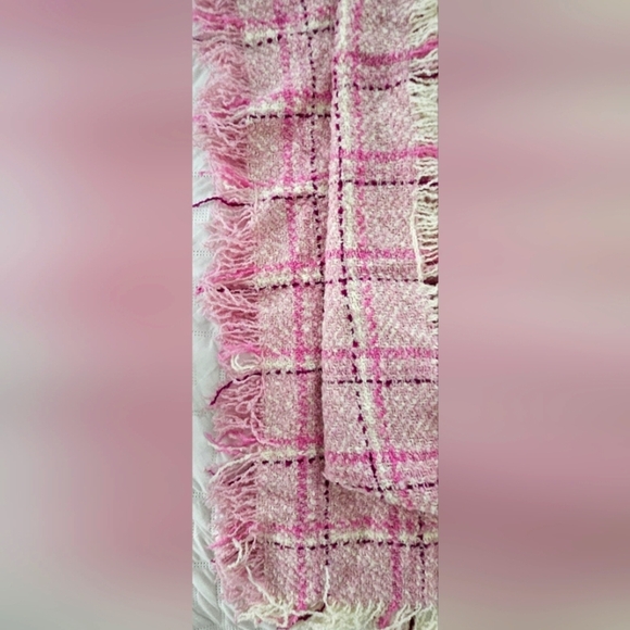 🌟NWOT Pink Plaid Fringe Poncho Sweater Wrap Boho-  One Size - Made In Ireland🌟 - Picture 4 of 12